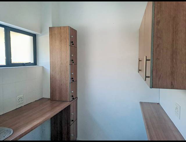 84M² OFFICE FOR SALE IN LOMBARDY ESTATE